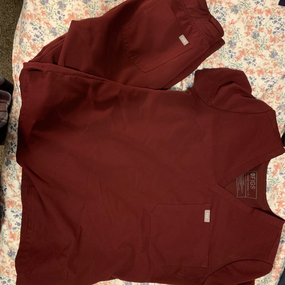 Top is like new wear a few times, bottom are in good condition as well